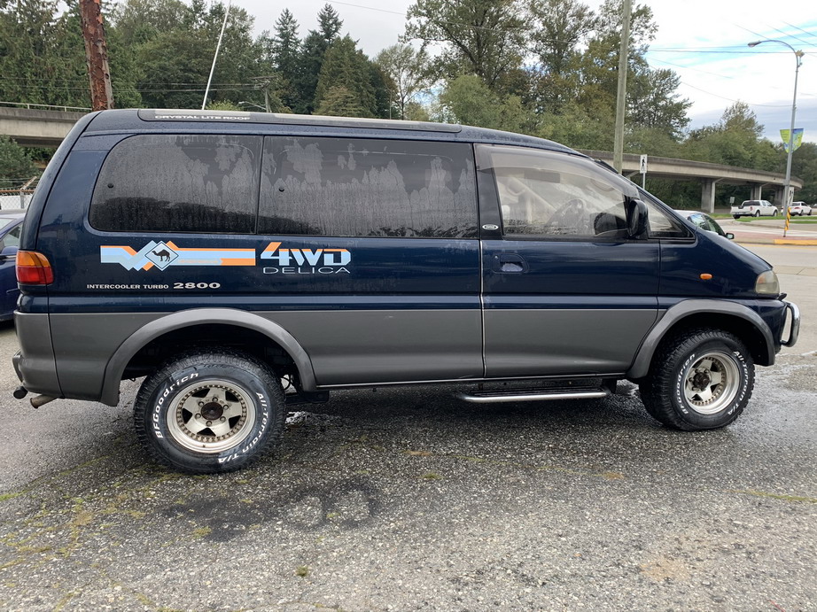 Toyota Hiace with pop top Delica space gear l400