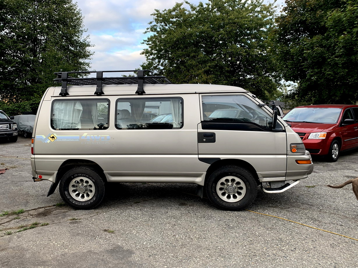 Toyota Hiace
with pop top Delica star
wagon