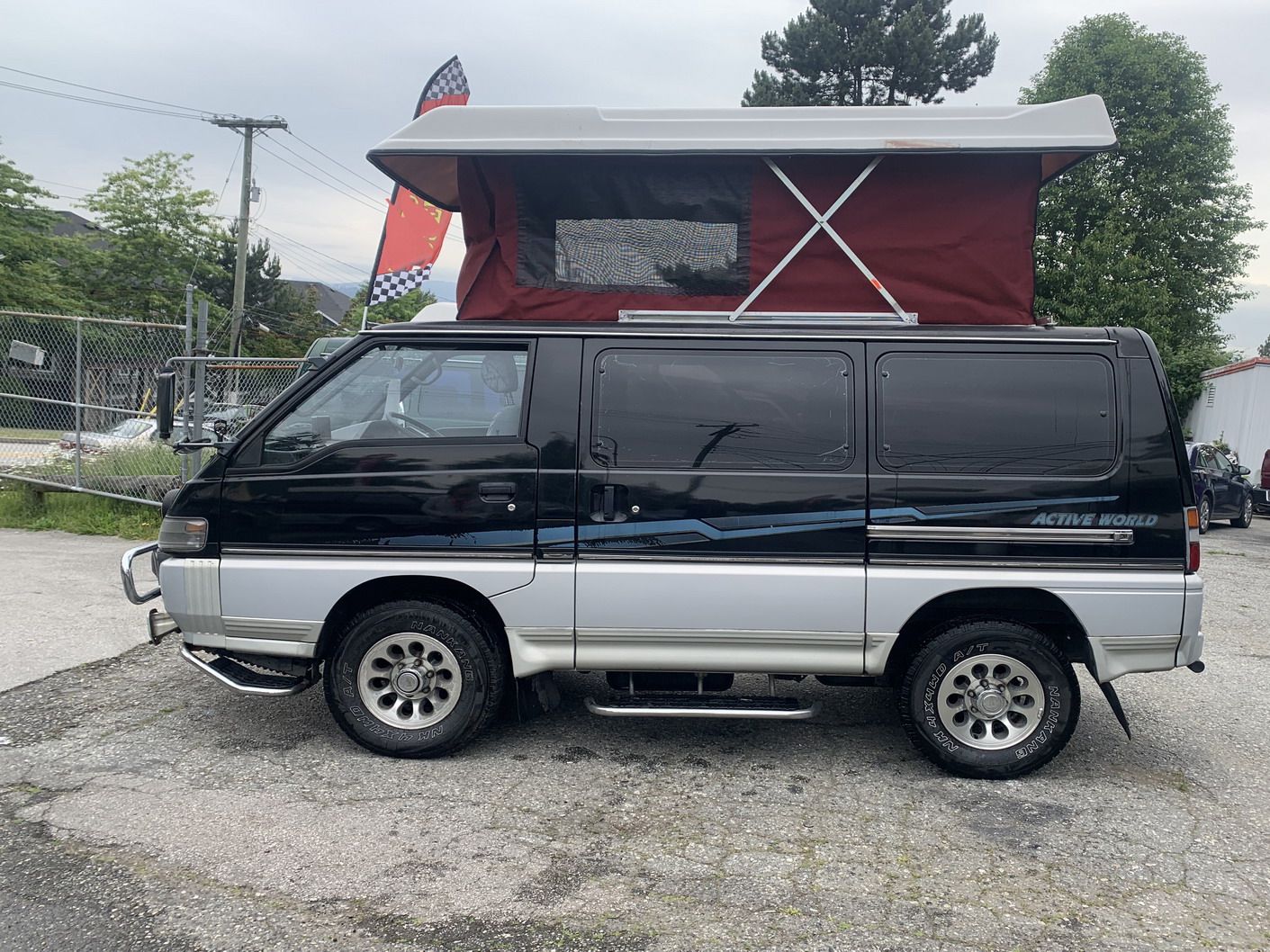Toyota Hiace with pop top delica