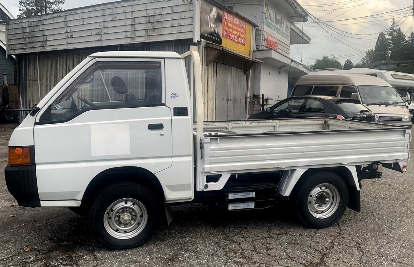 Toyota Hiace with pop top Delica truck