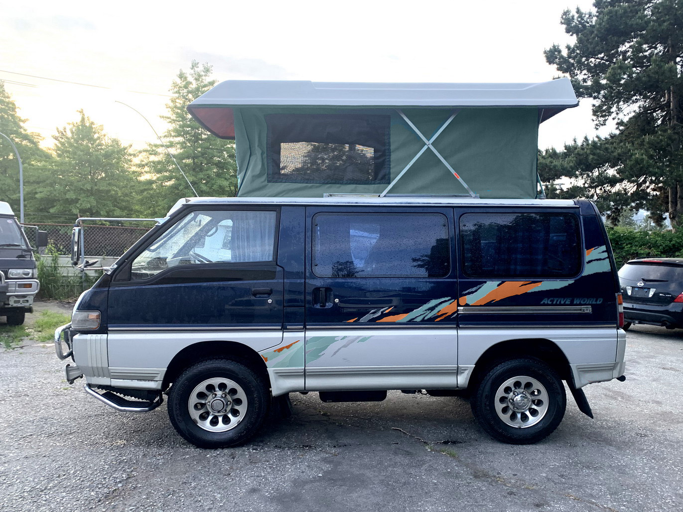 Toyota Hiace with pop top Delica poptop