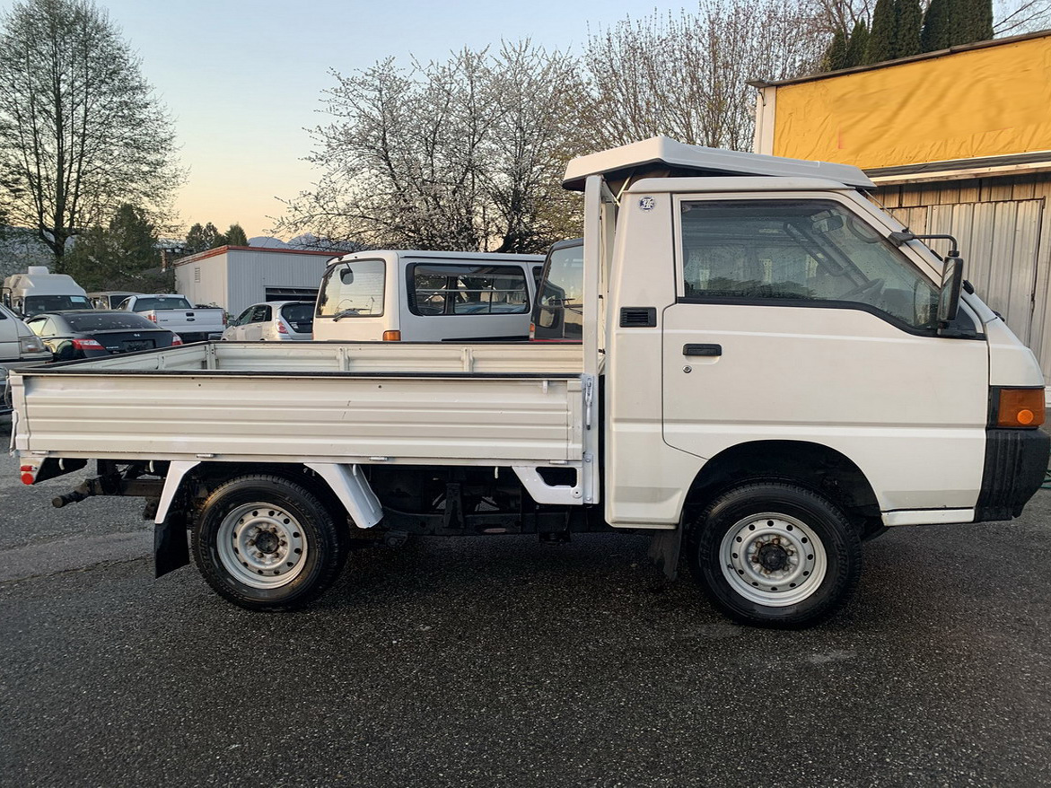 Mitsubishi
                                                          Delica Delica
