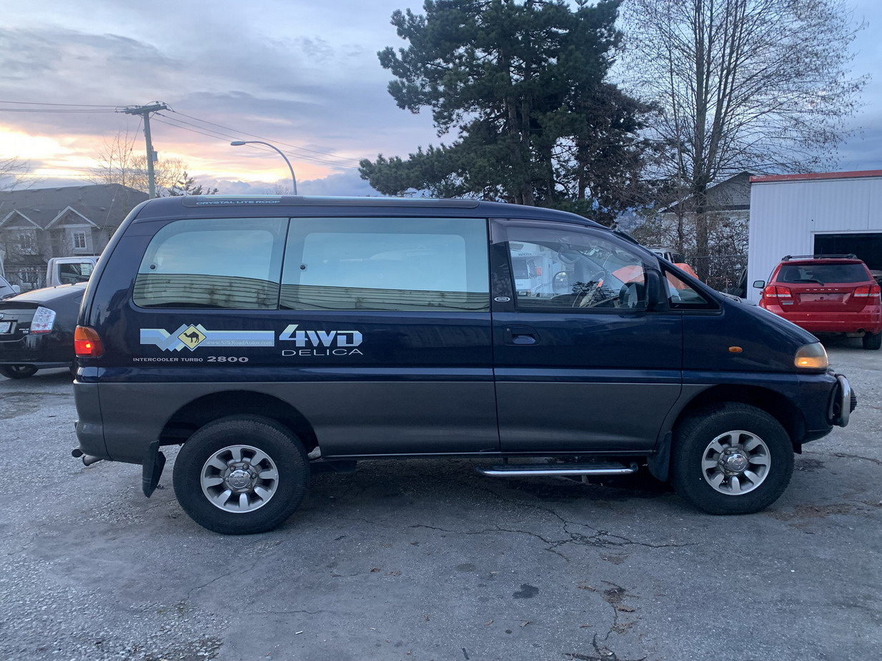 Toyota Hiace with pop top Delica space gear l400