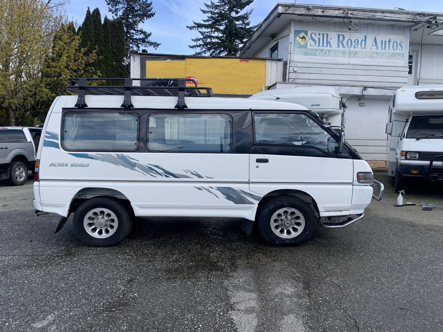 Toyota Hiace with pop top Delica