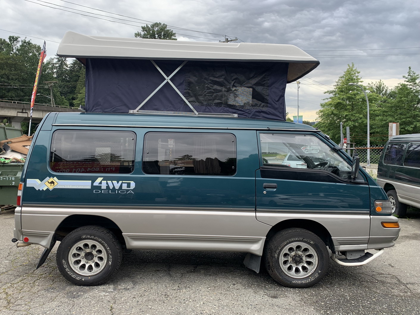 Toyota Hiace with pop top Delica with poptop