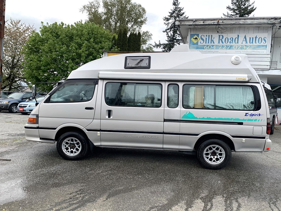 Toyota Hiace
with pop top Toyota hiace
camper van