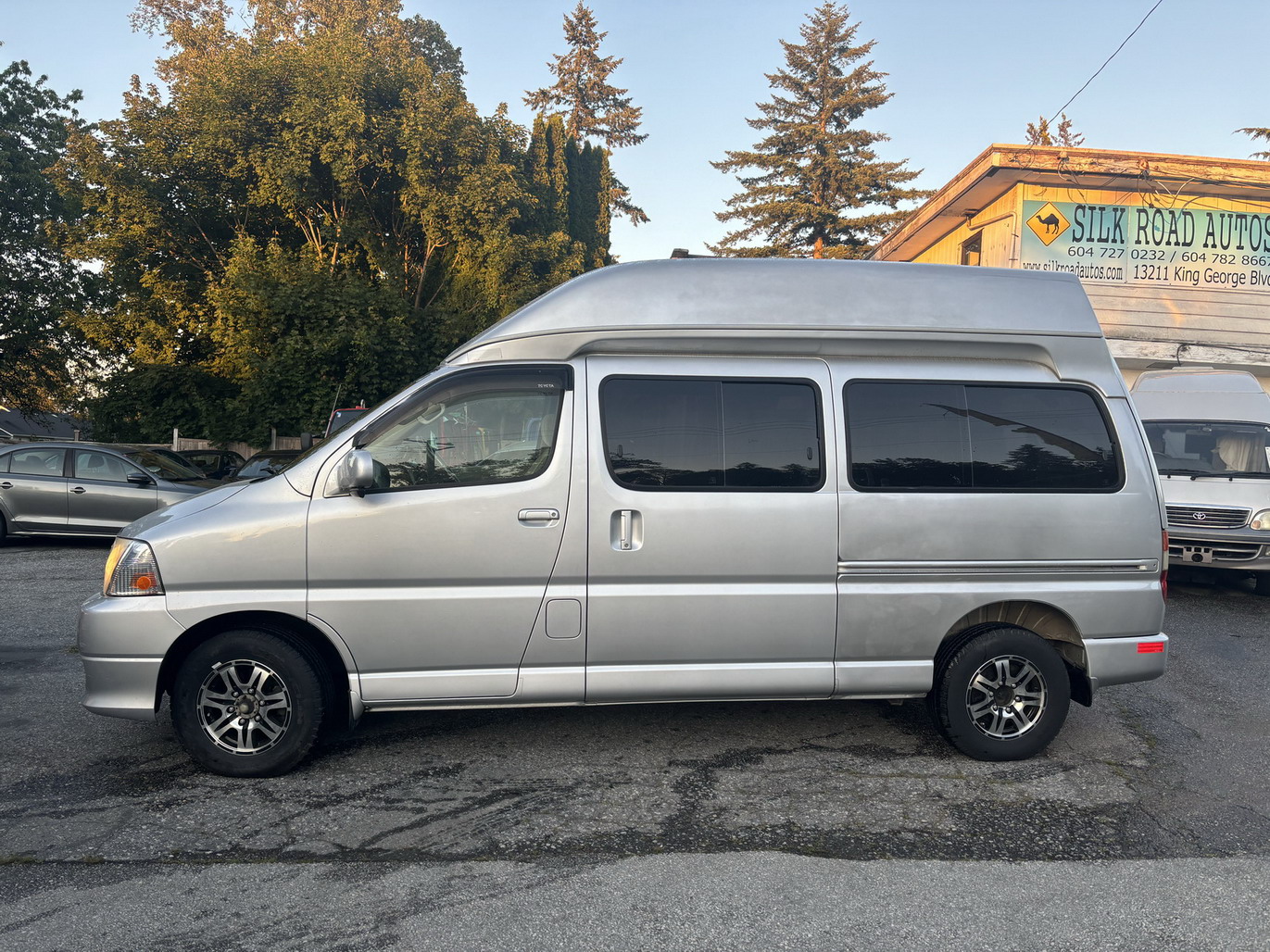 toyota
                                                          grand hiace