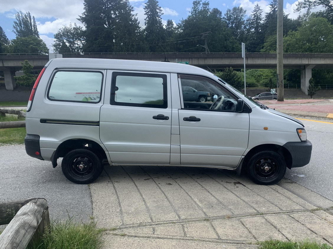 Toyota Hiace
with pop top Toyota hiace
camper van
