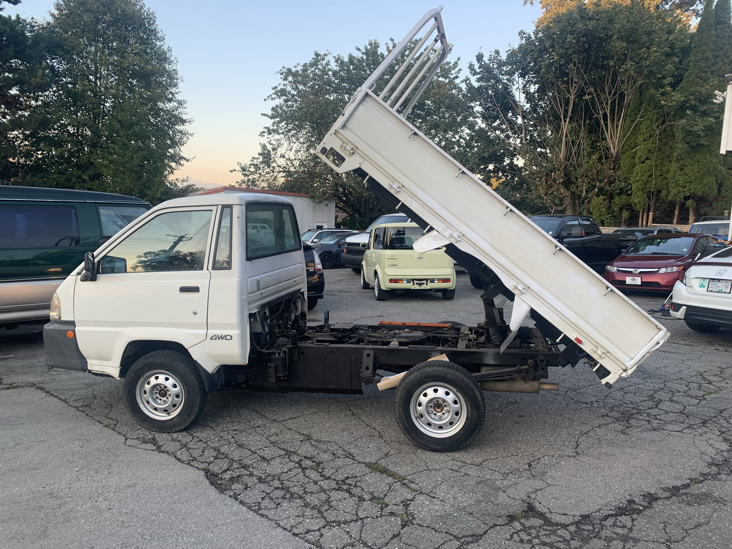 Toyota Hiace
with pop top Toyota hiace
camper van