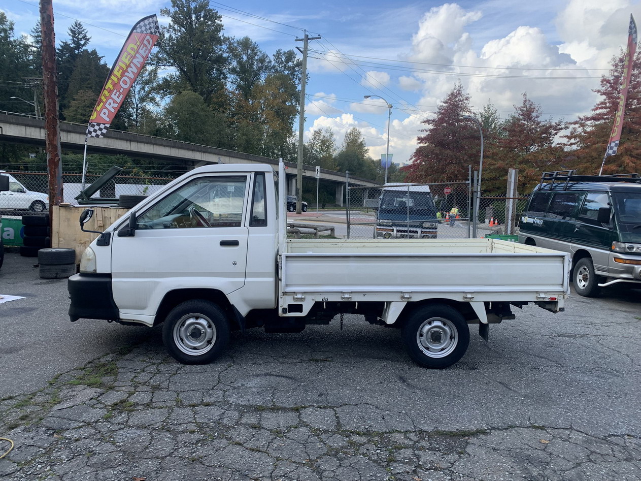Toyota Hiace with pop
                                            top Toyota hiace
                                            camper van