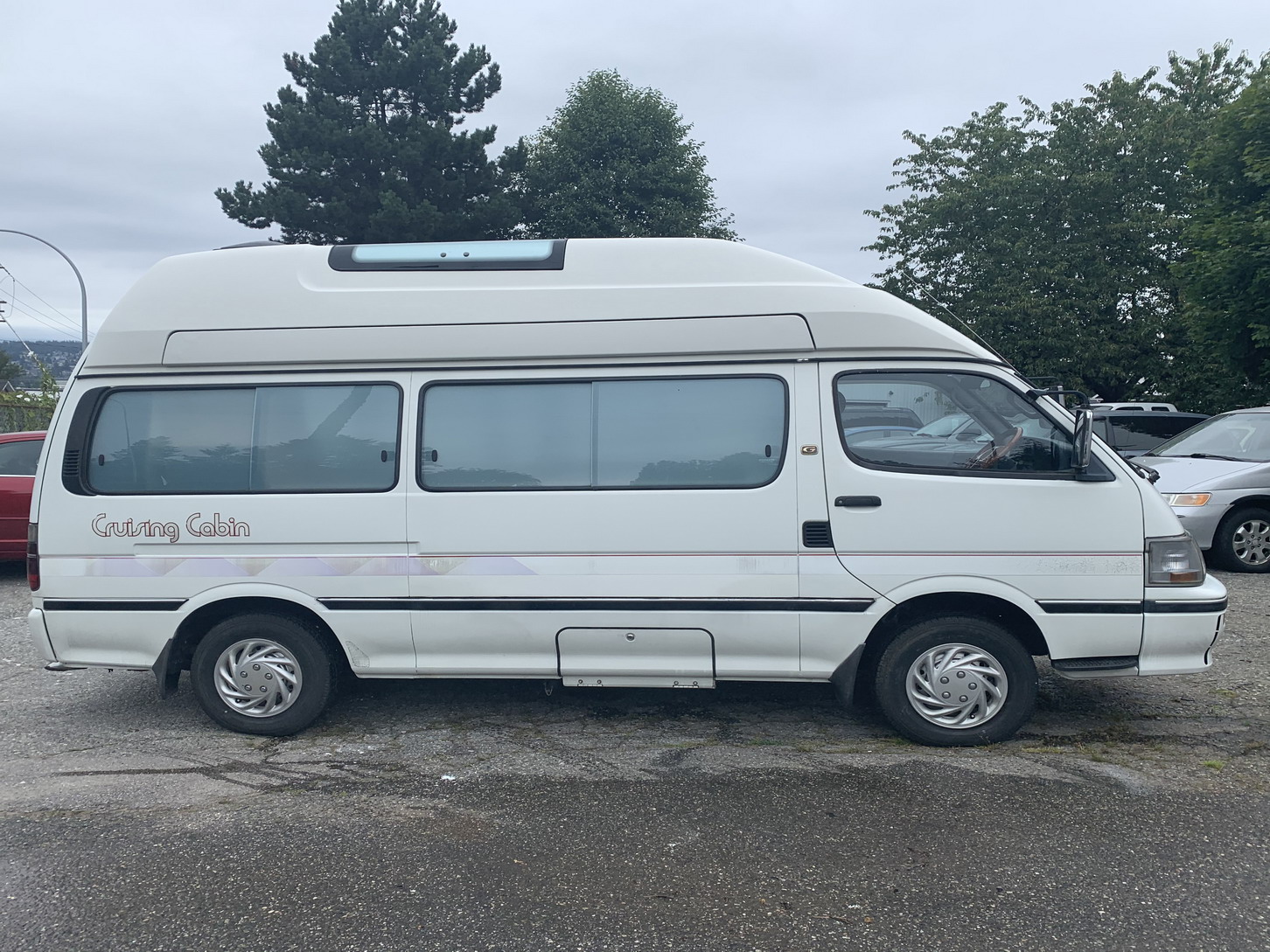 Toyota Hiace
with pop top Toyota hiace
camper van