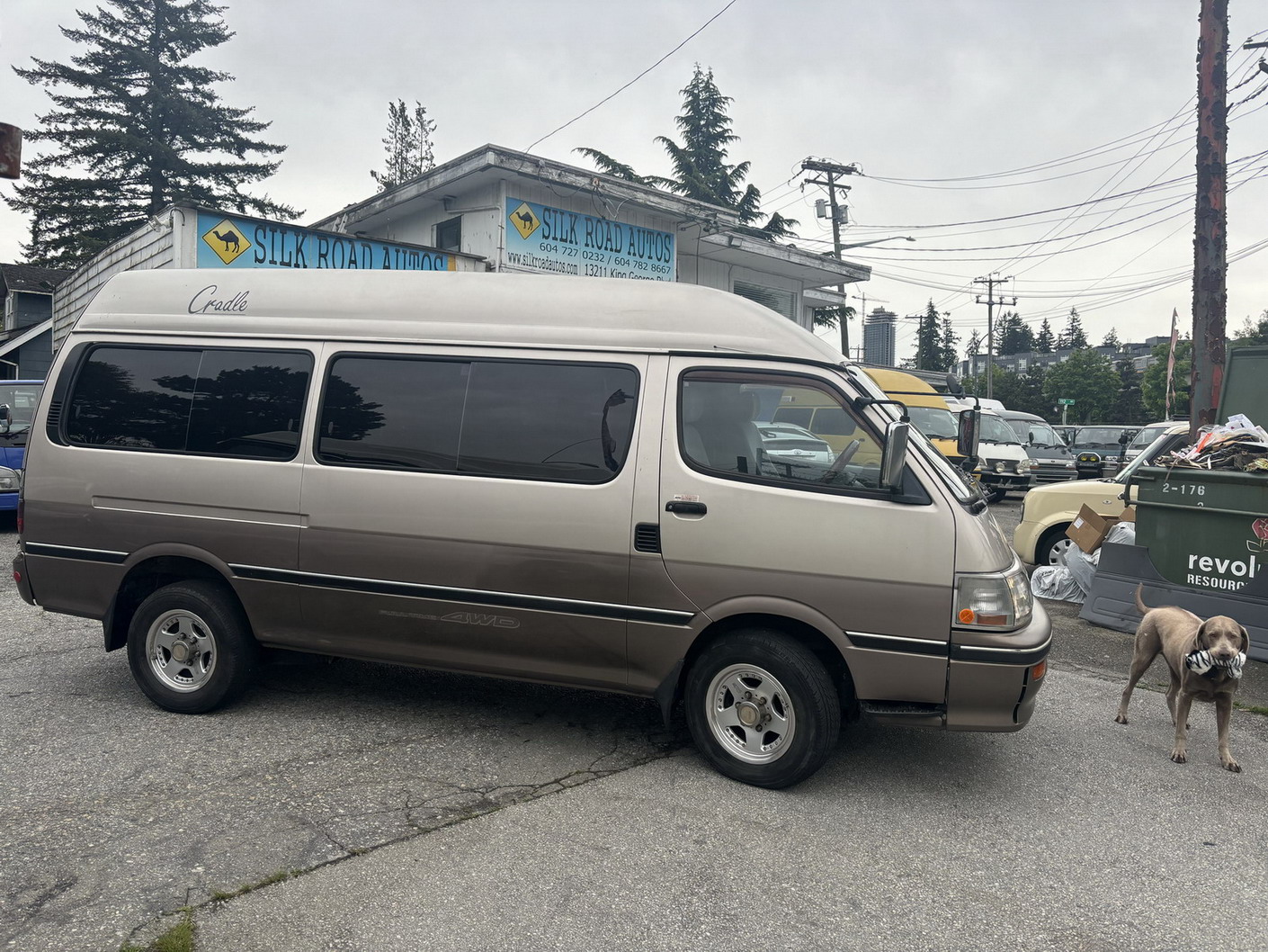 Toyota Hiace
                                                          with pop top Toyota
                                                          hiace camper
                                                          van